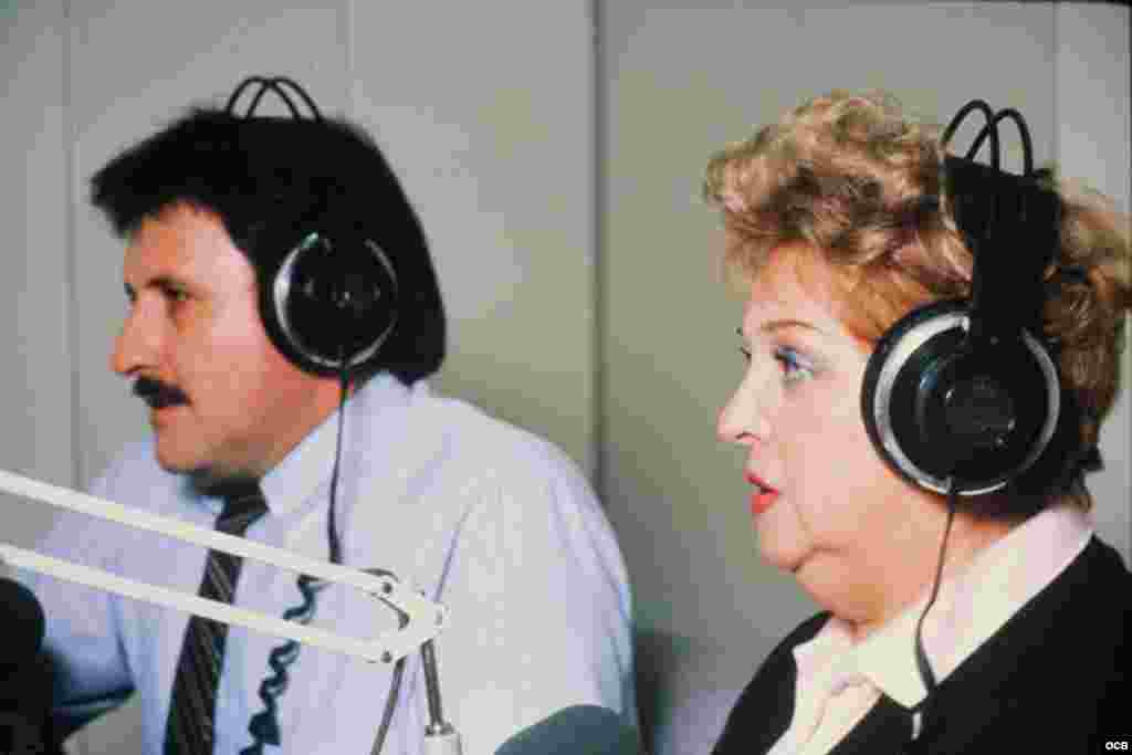 Locutores Arístides Quinteros y Margarita Prieto en Washington.