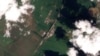 Imagen del satélite muestra el cruce fronterizo de Sudzha, en Oleshnya, en la región de Kursk. (Planet Labs Inc/Handout via REUTERS)