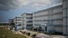 Vista exterior de uno de los destacamentos de la prisión Combinado del Este, en La Habana. (Adalberto Roque/AFP).
