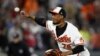El pitcher de los Orioles de Baltimore Yennier Cano lanza el noveno inning contra los Tampa Bay Rays, el miércoles 10 de mayo. (AP Foto/Nick Wass)