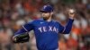 El abridor de los Texas Rangers, Jordan Montgomery, lanza durante la primera entrada del Juego 1 de la Serie de Campeonato de la Liga Americana contra los Astros de Houston, el domingo 15 de octubre de 2023 en Houston. (Foto AP/David J. Phillip)
