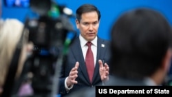 El Secretario de Estado, Marco Rubio, durante una conferencia de prensa en Bruselas, Bélgica, el 4 de abril de 2025. (Official State Department/Freddie Everett)