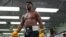 Lenier Peró, pugilista cubano en sesión de entrenamiento.