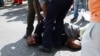 Un hombre detenido el 11 de julio de 2021 en La Habana por participar en las protestas demandando "Abajo la Dictadura" y "Libertad". (Yamil Lage/AFP).