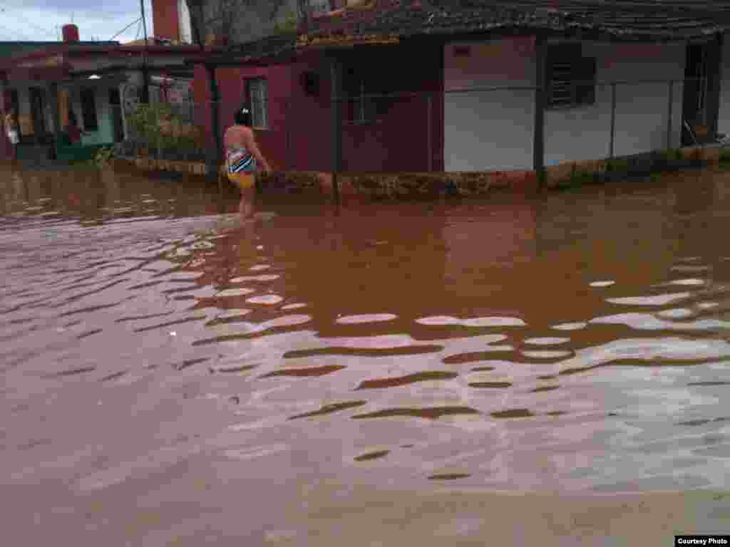 &nbsp;Aguas estancadas en un barrio de Güira de Melena