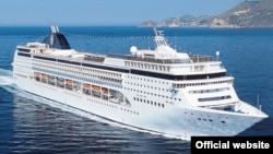 El buque crucero MSC Armonia, más grande que el Opera, el crucero más grande que ha atracado en La Habana.