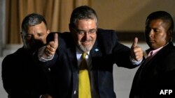 Bernardo Arévalo gana las elecciones presidenciales en Guatemala con una agenda anticorrupción". (Foto de Luis ACOSTA / AFP)