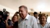 FOTO DE ARCHIVO: El candidato presidencial opositor venezolano Edmundo González emite su voto en las elecciones presidenciales del país, en Caracas, Venezuela, el 28 de julio de 2024. REUTERS/Leonardo Fernández Viloria/Foto de archivo