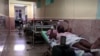Camillas en los pasillos del hospital Julio Aristegui, en Cárdenas, Matanzas. (Captura de video/TV estatal)