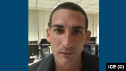 Yordanis Cobos-Martínez Cobos-Martínez presuntamente usó un machete para decapitar al manager de un hotel en Texas frente a la esposa y el hijo de la víctima. 