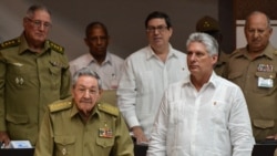 Raúl Castro y Díaz Canel en una sesión parlamentaria de la Asamblea Nacional, en junio de 2017.