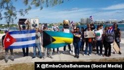 Trabajadores cubanos en Bahamas. (@EmbaCubaBahamas)