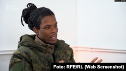 Manfuga, un cubano prisionero del ejército ucraniano, habla con Schemes, la unidad de investigación del Servicio Ucraniano de RFE/RL.