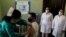 Un voluntario recibe una dosis de Soberana-02 contra el COVID-19, en La Habana, Cuba. (Luis Banos/Pool via REUTERS)