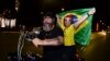 Ciudadanos de Brasil celebrando tras las elecciones presidenciales del 2 de octubre de 2022. (AP Photo/Ton Molina).