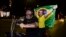 Ciudadanos de Brasil celebrando tras las elecciones presidenciales del 2 de octubre de 2022. (AP Photo/Ton Molina).
