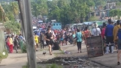 Vendedores en La Habana protestaron por el desalojo de sus puestos cerca del mercado La Cuevita.
