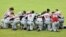 Jugadores de Estados Unidos se concentran antes de un amistoso de béisbol con Cuba hoy, lunes 9 de julio de 2012, en el estadio Latinoamericano de La Habana (Cuba). 
