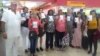 Activistas regulados muestransus pasaportes con la negativa de viaje, en el Aeropuerto José Martí de La Habana. 
