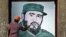 Un hombre realiza un dibujo con la imagen de Fidel Castro en la fachada de un edificio el domingo 27 de noviembre de 2016, en La Habana (Cuba). 