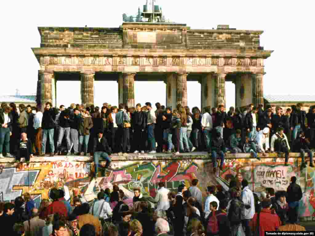 En 1989 Radio Martí contó a los cubanos la caída del Muro de Berlín y la repercusión mundial de ese hecho.