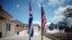 Banderas de Cuba y EEUU en el Museo Ernest Hemingway.
