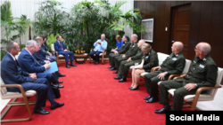 El jefe del SVR ruso, Serguei Narishkin en La Habana, con Díaz-Canel y altos oficiales del Ministerio del Interior de Cuba.