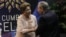 Raúl Castro saluda a la mandataria de Brasil, Dilma Rousseff.