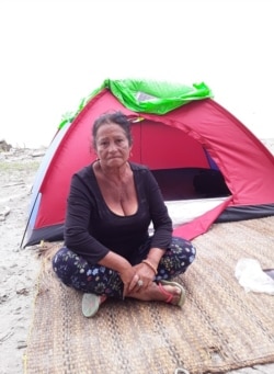 Onelia Alonso a su paso por la selva del Darién.