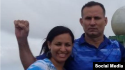 José Daniel Ferrer junto a su esposa Nelva Ismaray Ortega.