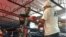 Erislandy Lara (i) entrena para la pelea con Yuri Foreman.