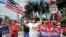 Exiliados muestran su apoyo al presidente Trump el 25 de septiembre de 2020, en Doral, ciudad aledaña a Miami. (Imagen de Roberto Koltún). 