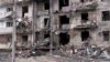 Un edificio de apartamentos destruidos por los ataques rusos en Kyiv.