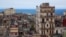 Vista de La Habana en la que se aprecia el estado ruinoso de la ciudad.