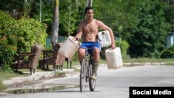 El agua es una de las necesidas más apremiantes para las zonas impactadas por Melissa. Foto Radio Bayamo