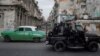 Un vehículo de las fuerzas especiales patrulla las calles de La Habana, el 13 de julio de 2021. (REUTERS/Alexandre Meneghini).