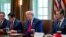 Donald Trump con su gabinete en la Casa Blanca.