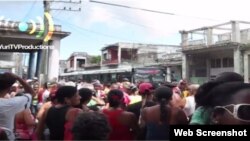 Manifestantes en 10 de Octubre exige al gobierno agua, comida y electricidad. (Captura de video/Yuri Valle Roca)