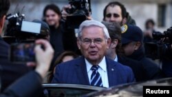 El senador cubanoamericano Bob Menéndez enfrenta un juicio por cargos de soborno y otros actos de corrupción.