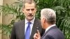 El Rey de España, Felipe VI, conversa con el gobernante cubano Miguel Díaz-Canel en el Palacio de la Revolución. 